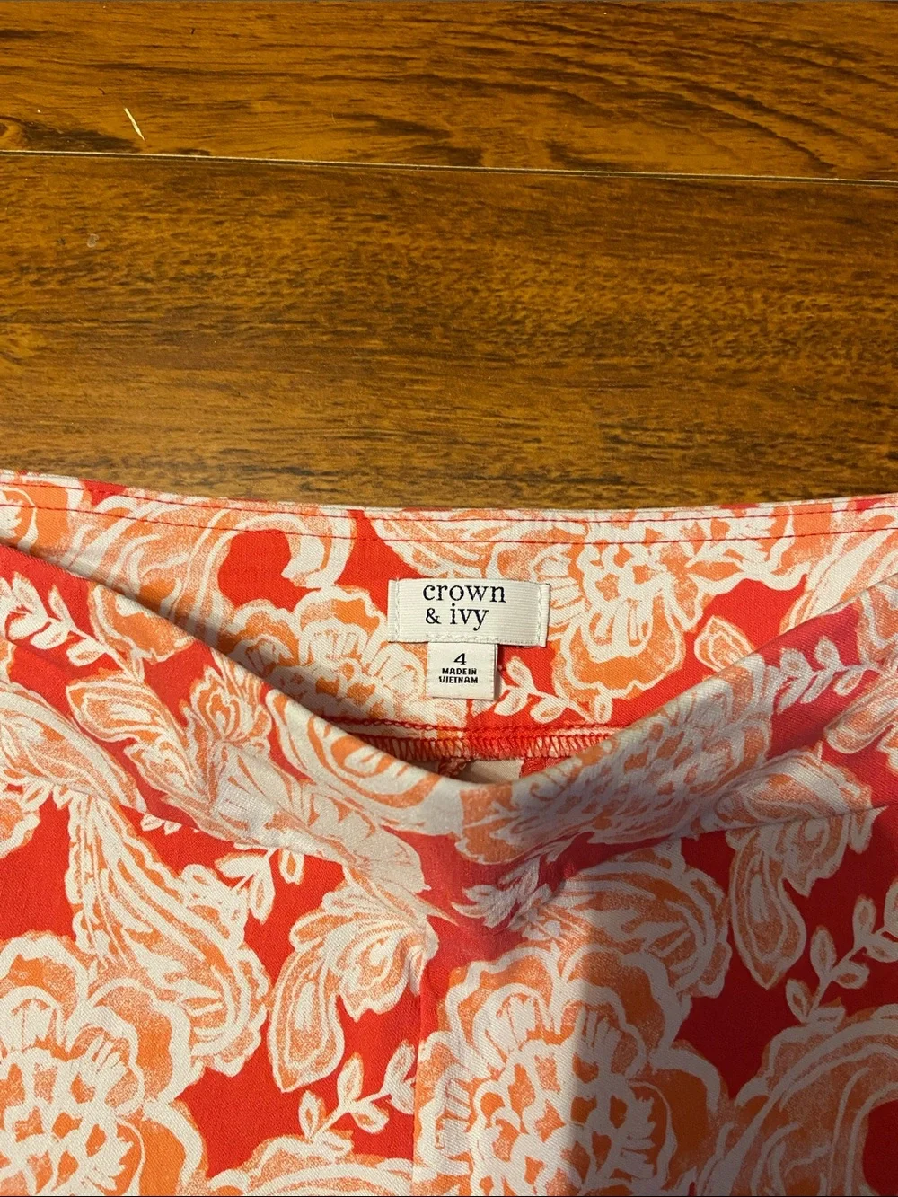 crown & ivy Coral and White Floral Scallop Hem Skort